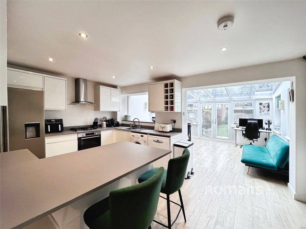 Property photo 2 of 28 Picture No. 09