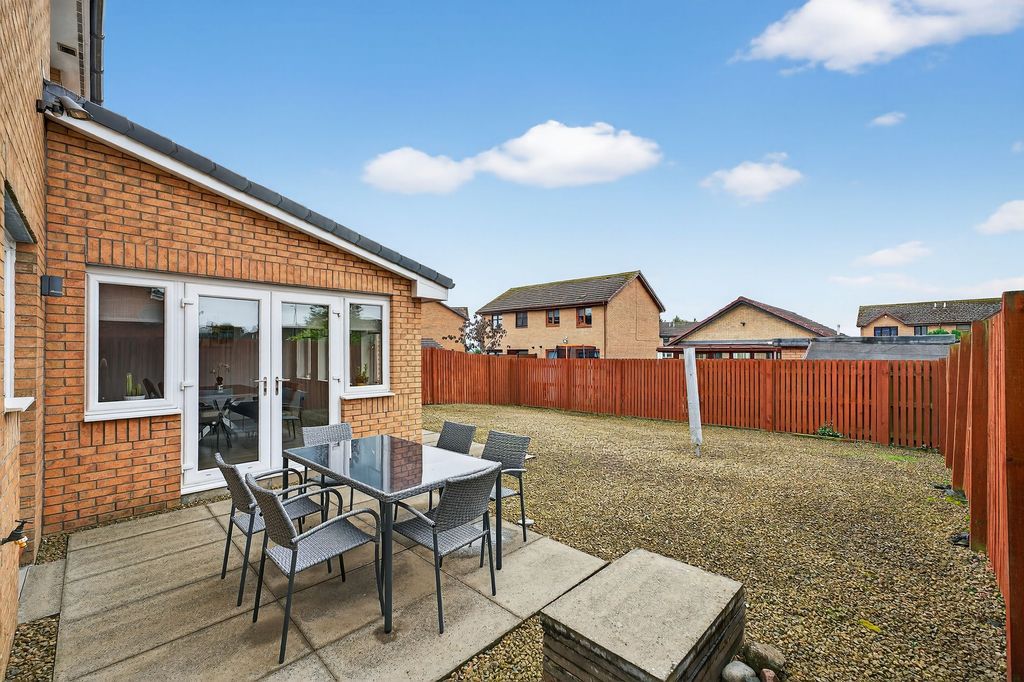 Property photo 2 of 32
