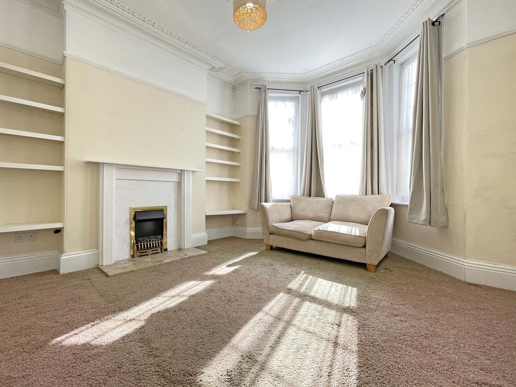 Property photo 2 of 8 Knighton Road 95 - Living Room.Jpg