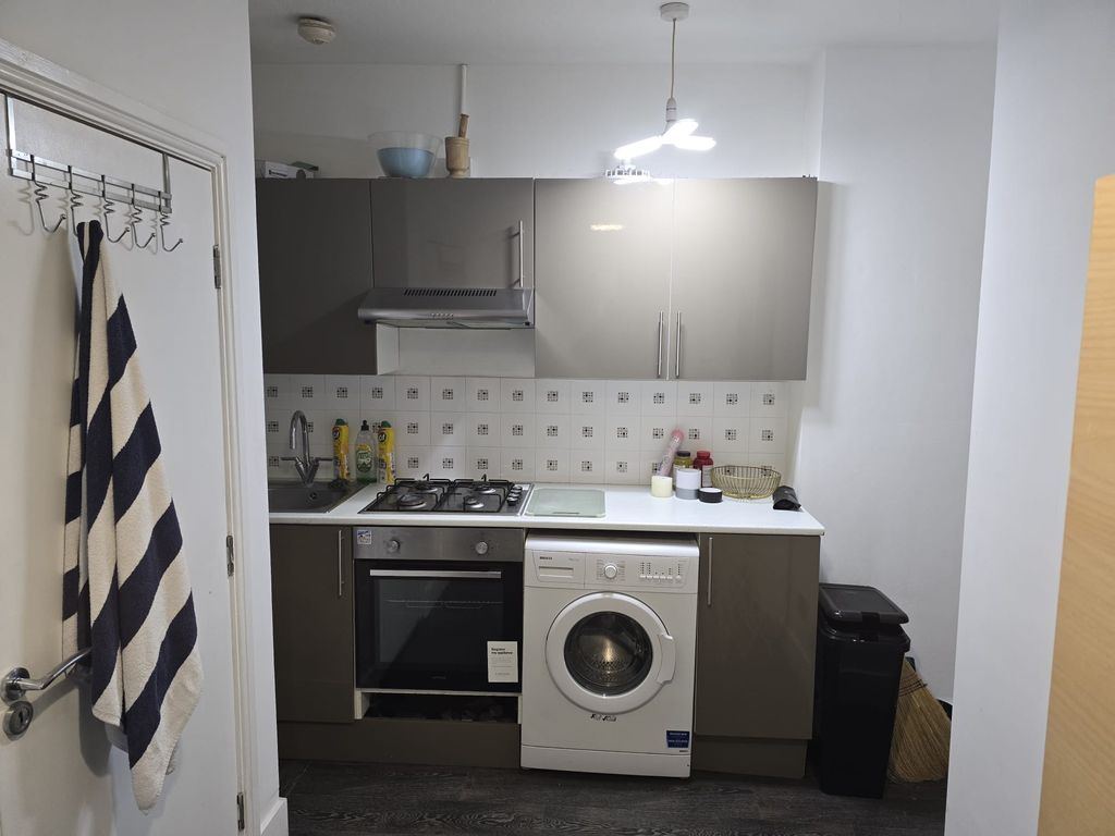 Property photo 3 of 5 Kitchen 