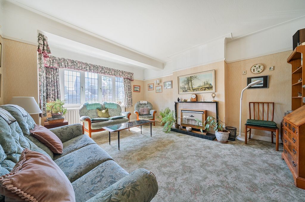 Property photo 2 of 14 Lounge3