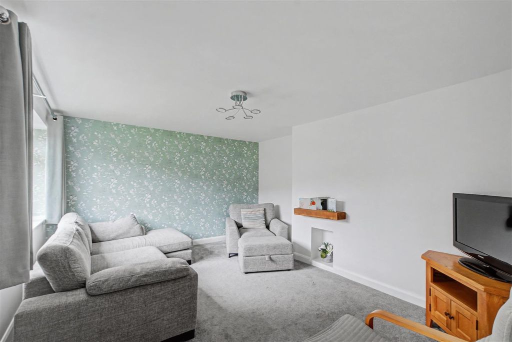 Property photo 2 of 25 Lounge_1.Jpeg