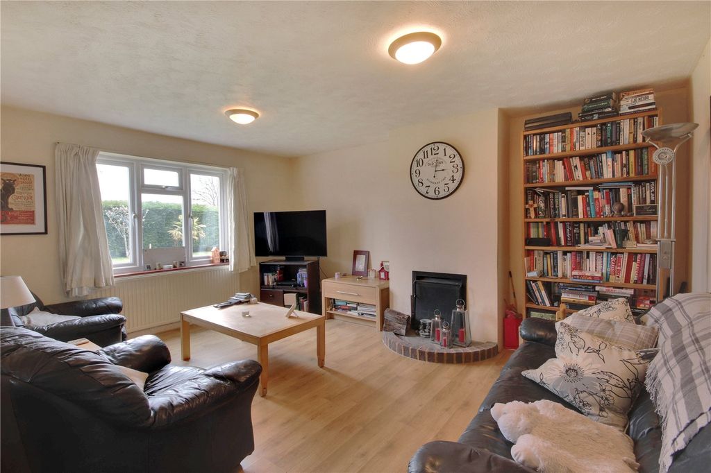 Property photo 2 of 12 Sitting Room