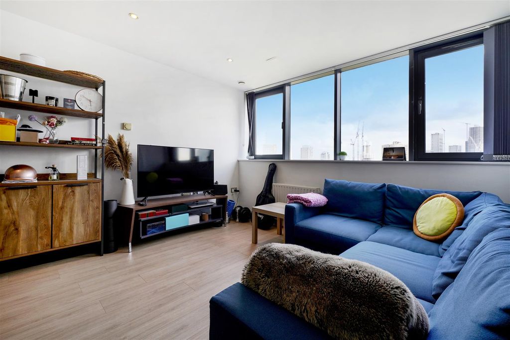 Property photo 3 of 17 Flat 68, 187 East India Dock Road - Qu3Lpp4Ylxjs50