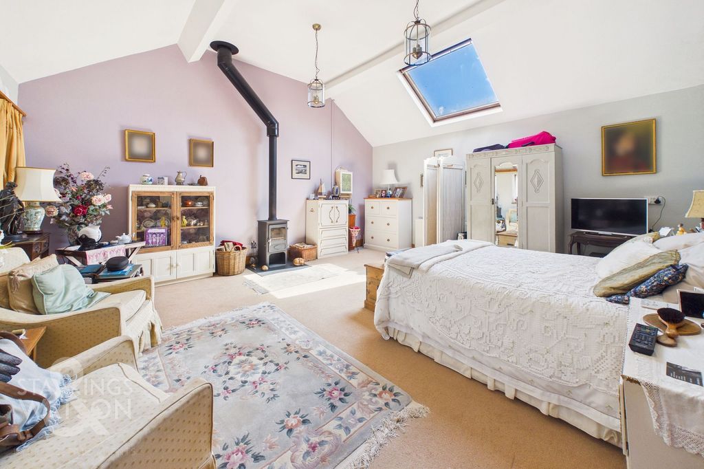 Property photo 3 of 42