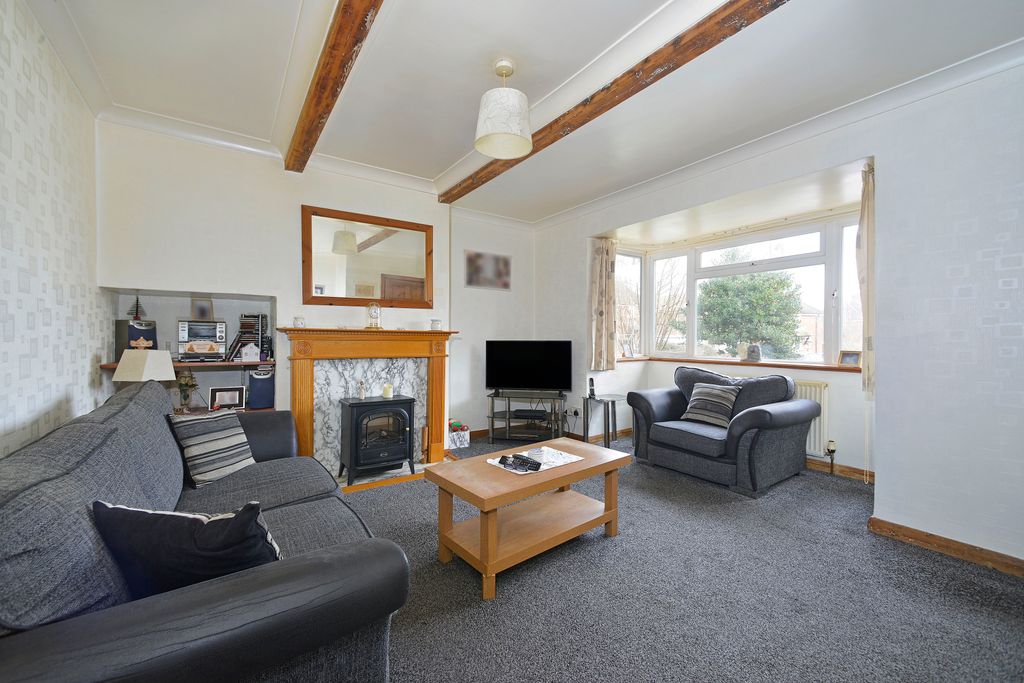 Property photo 3 of 18 Living Room