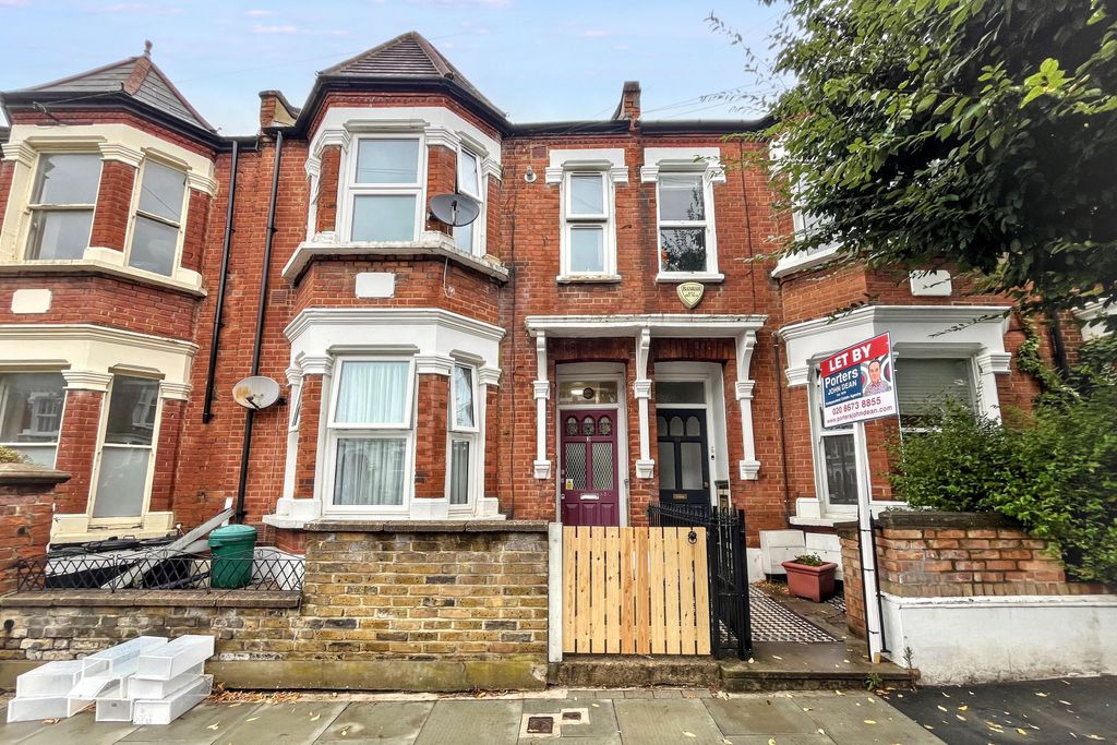 Property photo 1 of 10 16c Gosberton Road, Balham, London Sw12 8Lf