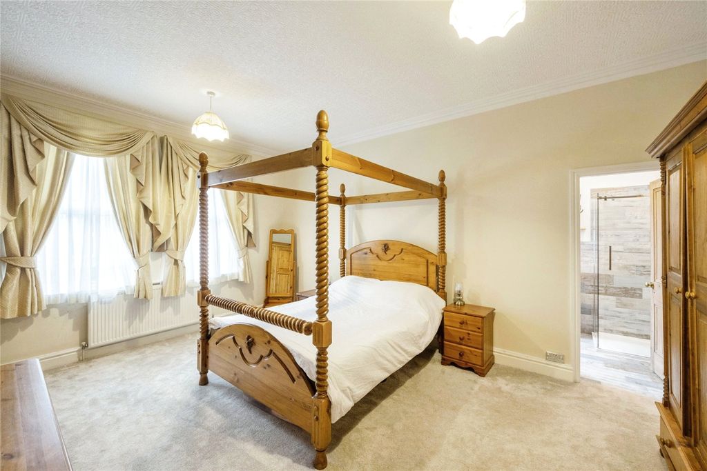 Property photo 3 of 41 Picture No. 12