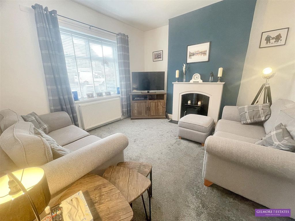 Property photo 3 of 15 Lounge