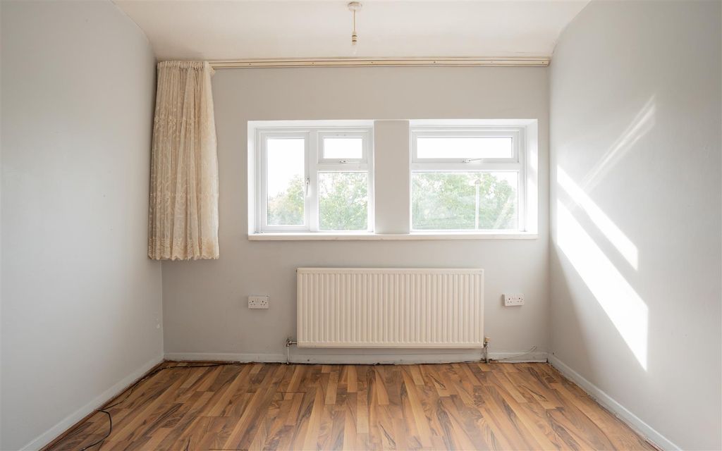 Property photo 3 of 10 Bletchingley Close, Merstham - Final Images - Ralp