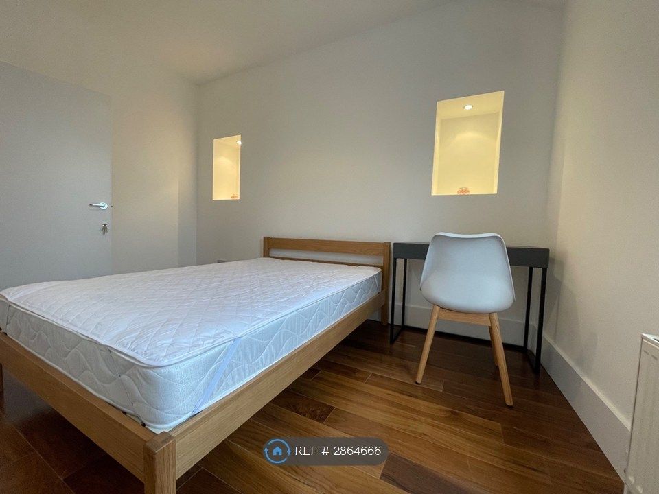 Property photo 1 of 3 Master Double Room