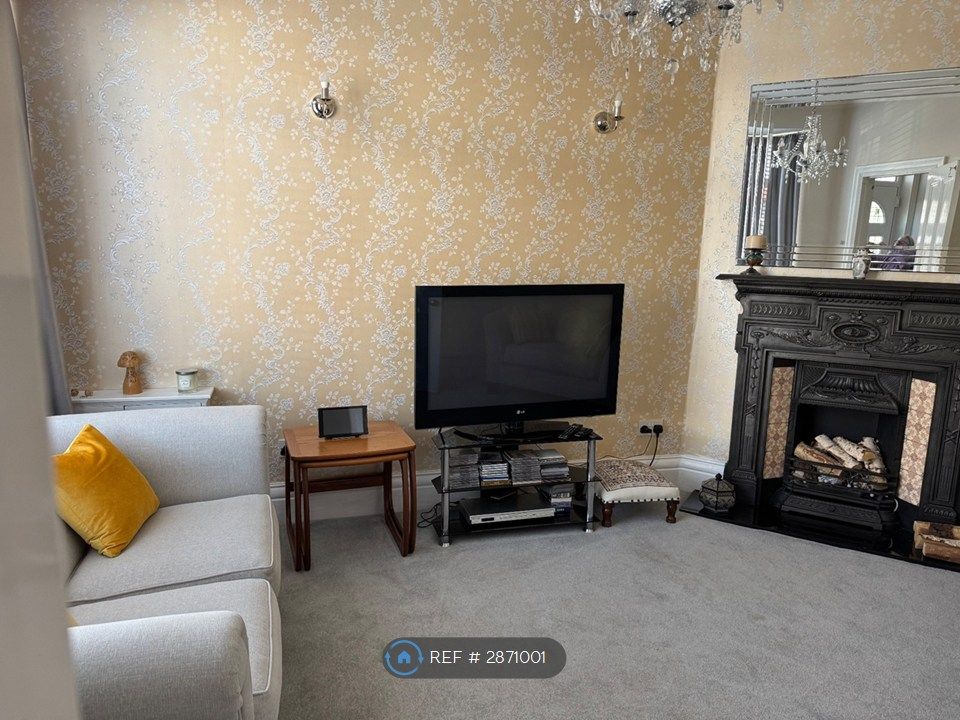 Property photo 3 of 22 Front Lounge