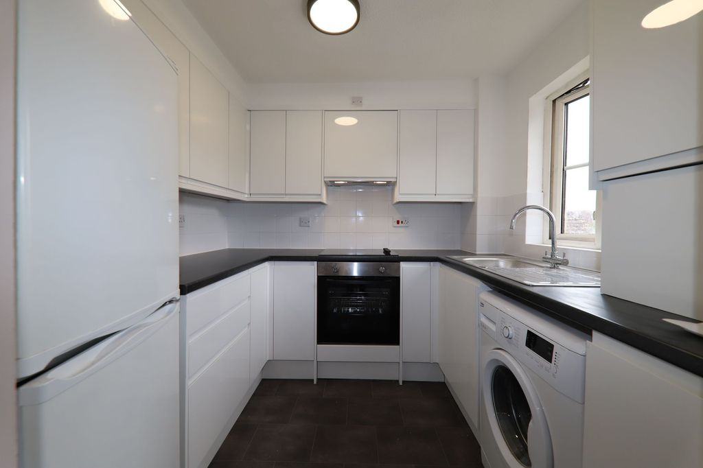 Property photo 3 of 8 Kitchen
