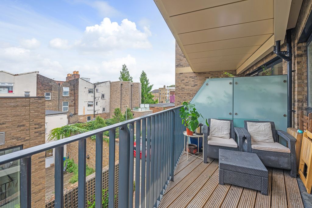 Property photo 3 of 8 5