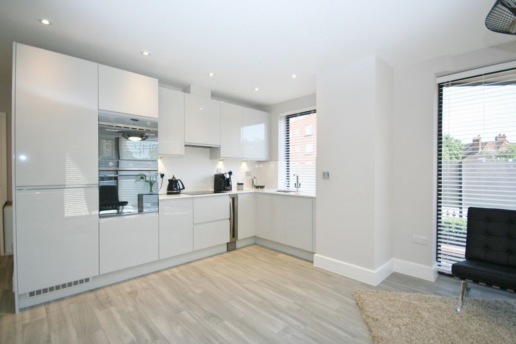 Property photo 3 of 6 Kitchen