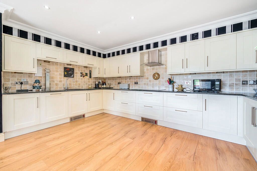 Property photo 2 of 26