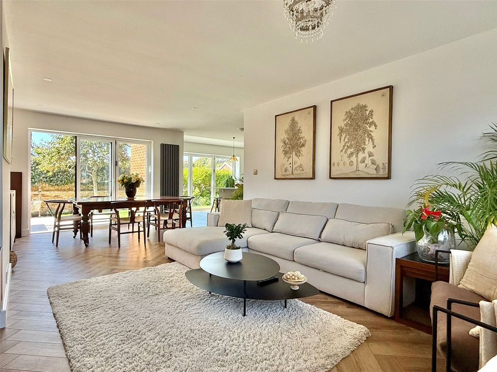 Property photo 3 of 32 Picture No. 11