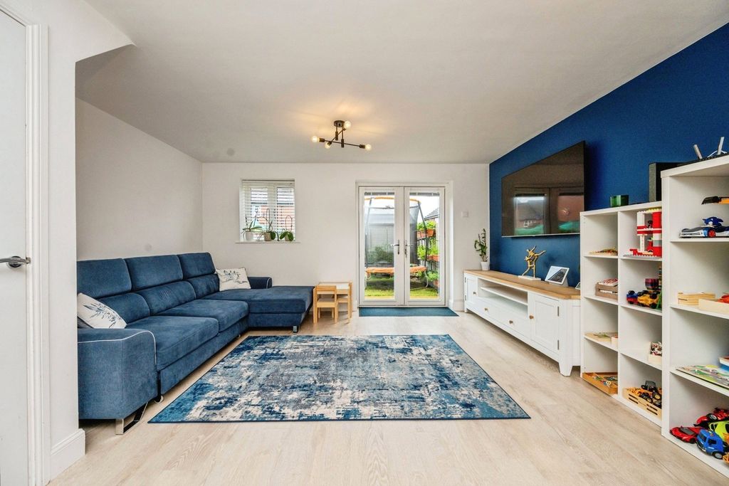 Property photo 3 of 16 Pbox-Img.Jpg