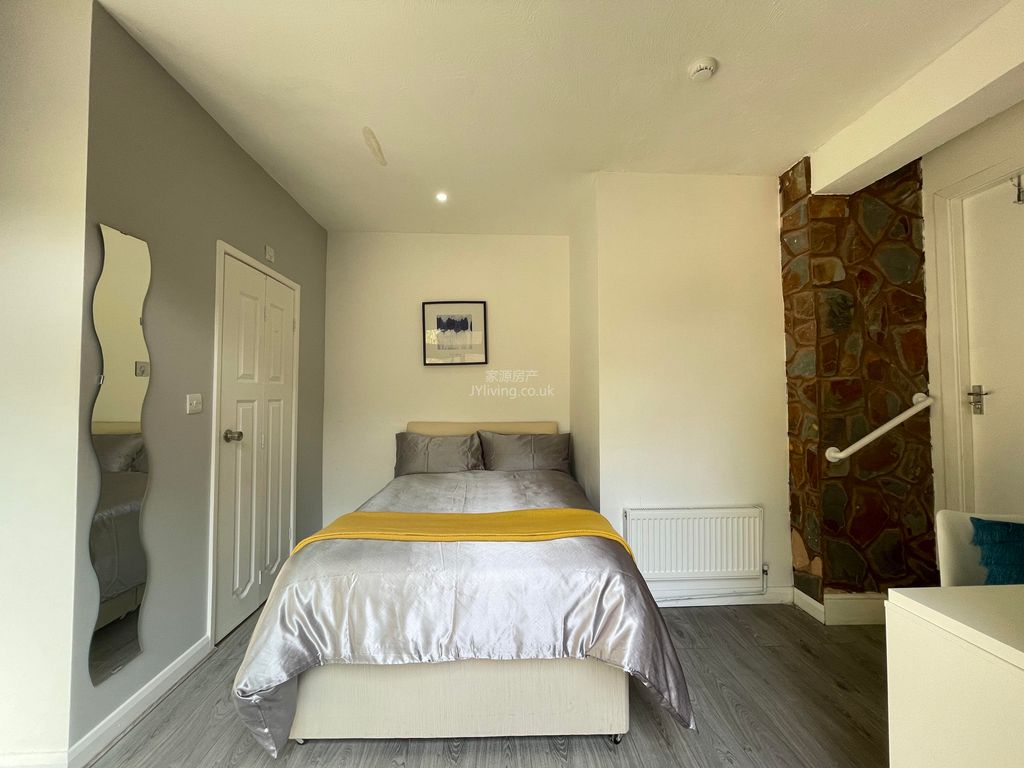 Property photo 1 of 36