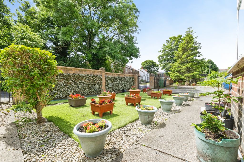 Property photo 2 of 12