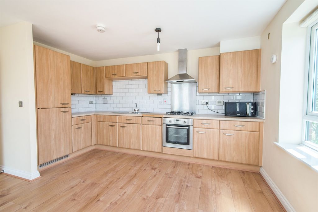 Property photo 2 of 8 Kitchen