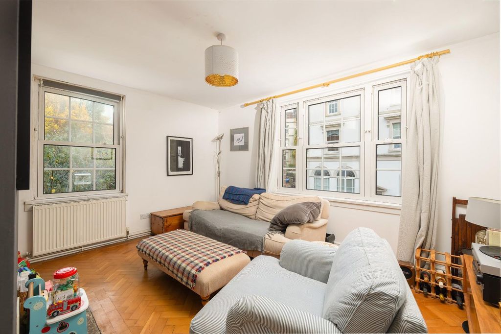 Property photo 3 of 20 Char8485.Jpg