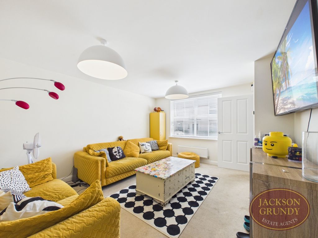 Property photo 3 of 13 Thompson Way