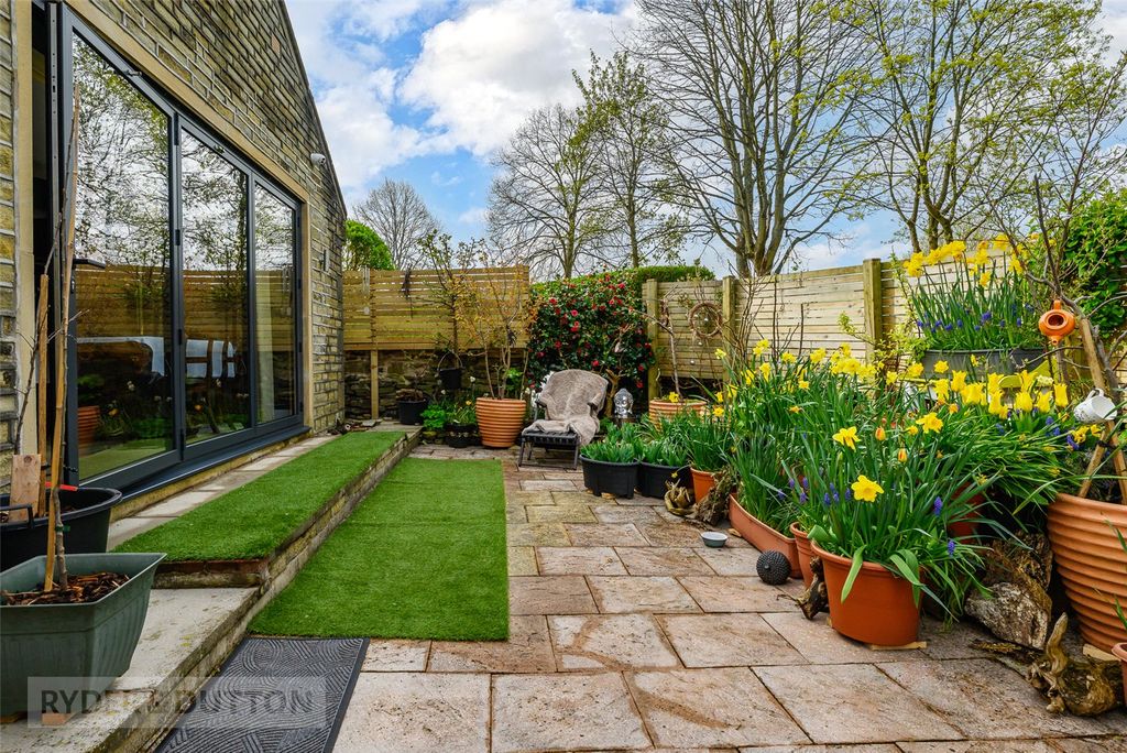 Property photo 3 of 21 Garden