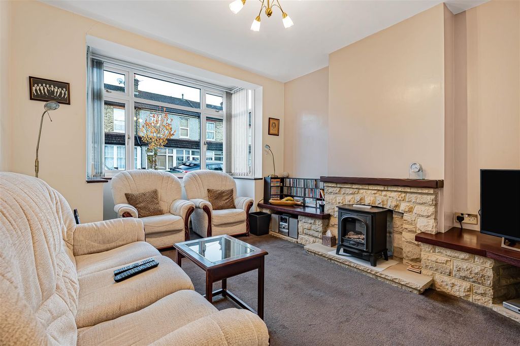 Property photo 2 of 13 18_95996.Jpg