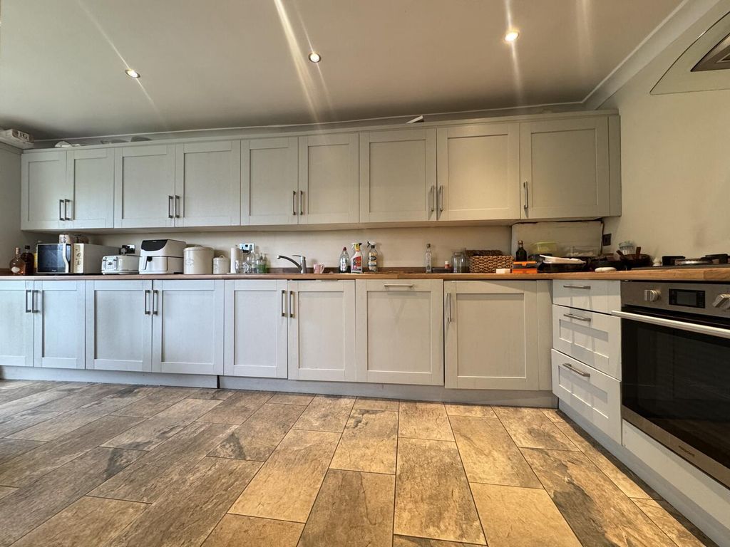 Additional image 10 of 3 bed semi-detached house for saleGordon Road, Grays RM16