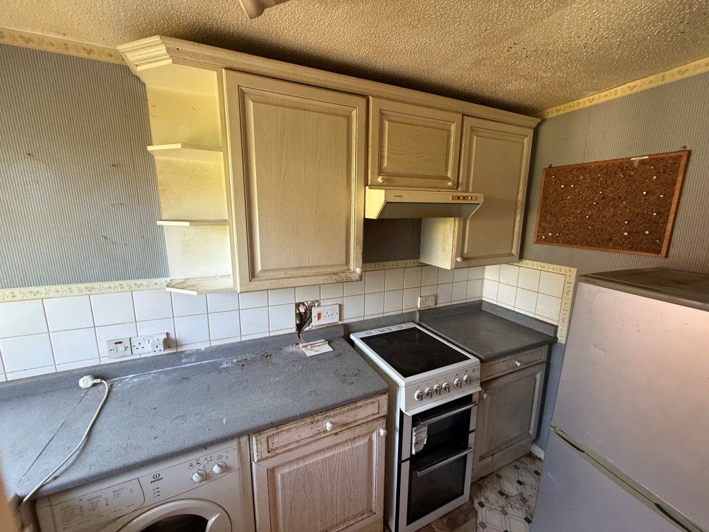 Property photo 2 of 8 Fitted Kitchen