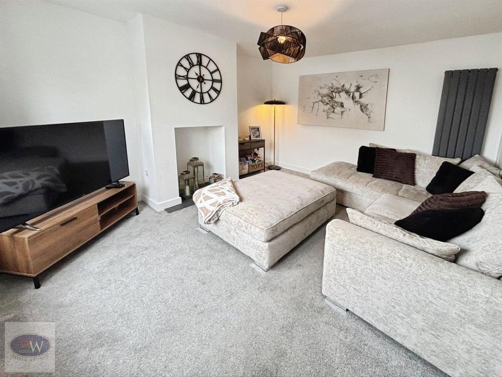 Property photo 2 of 14 Living Room