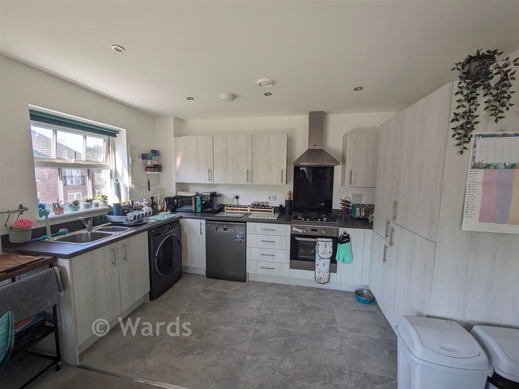 Property photo 3 of 8 Kitchen