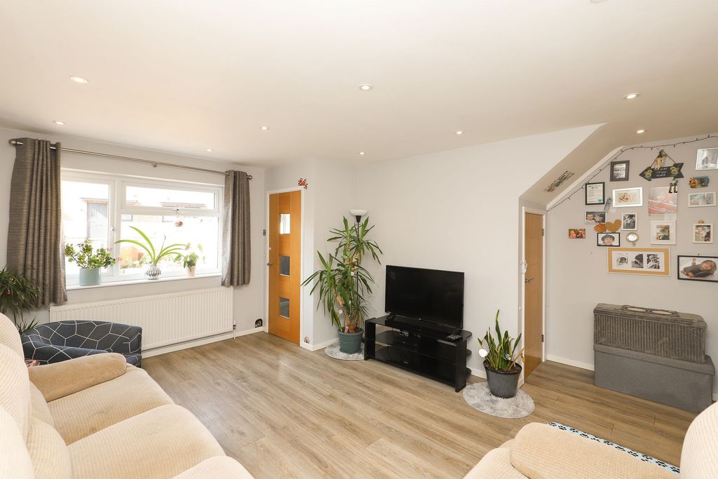 Property photo 2 of 21