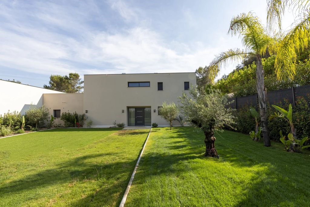 Property photo 2 of 20