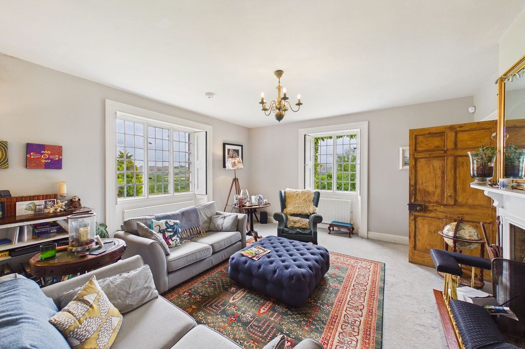 Property photo 2 of 37