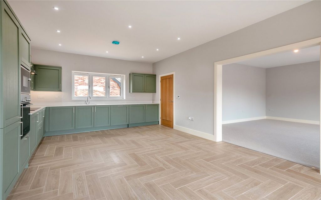 Property photo 3 of 10 Picture No. 12