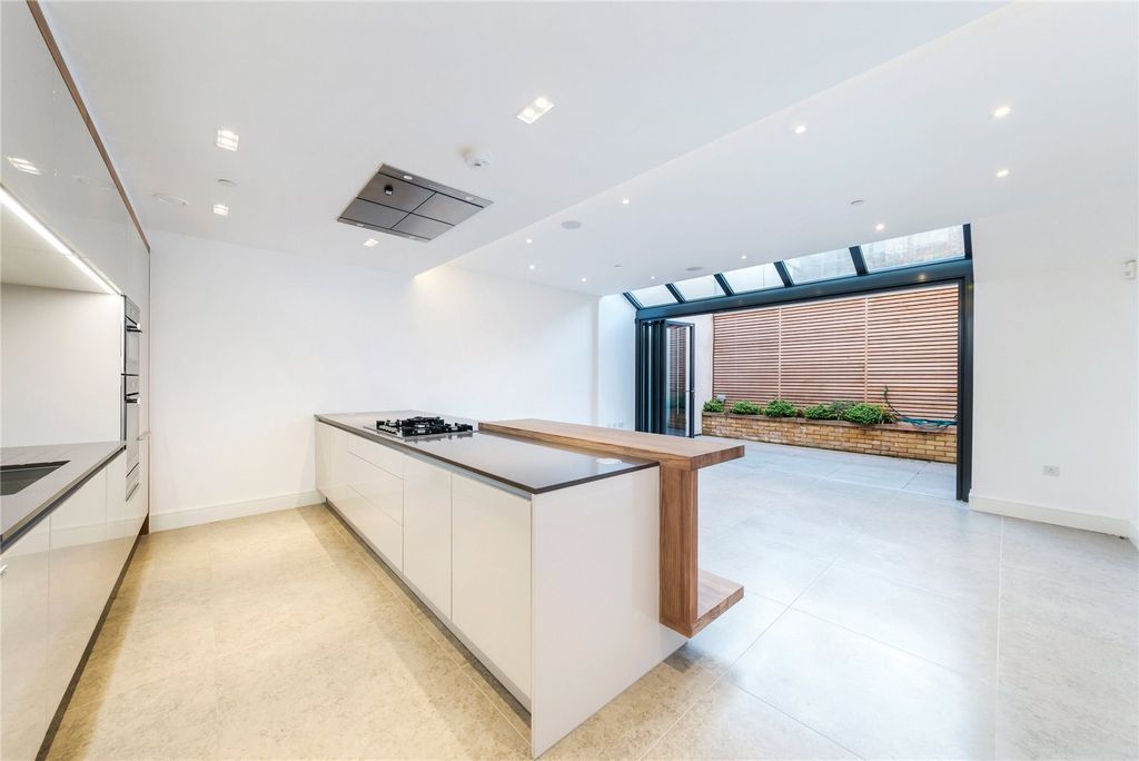 Property photo 1 of 19 Eat-In Kitchen
