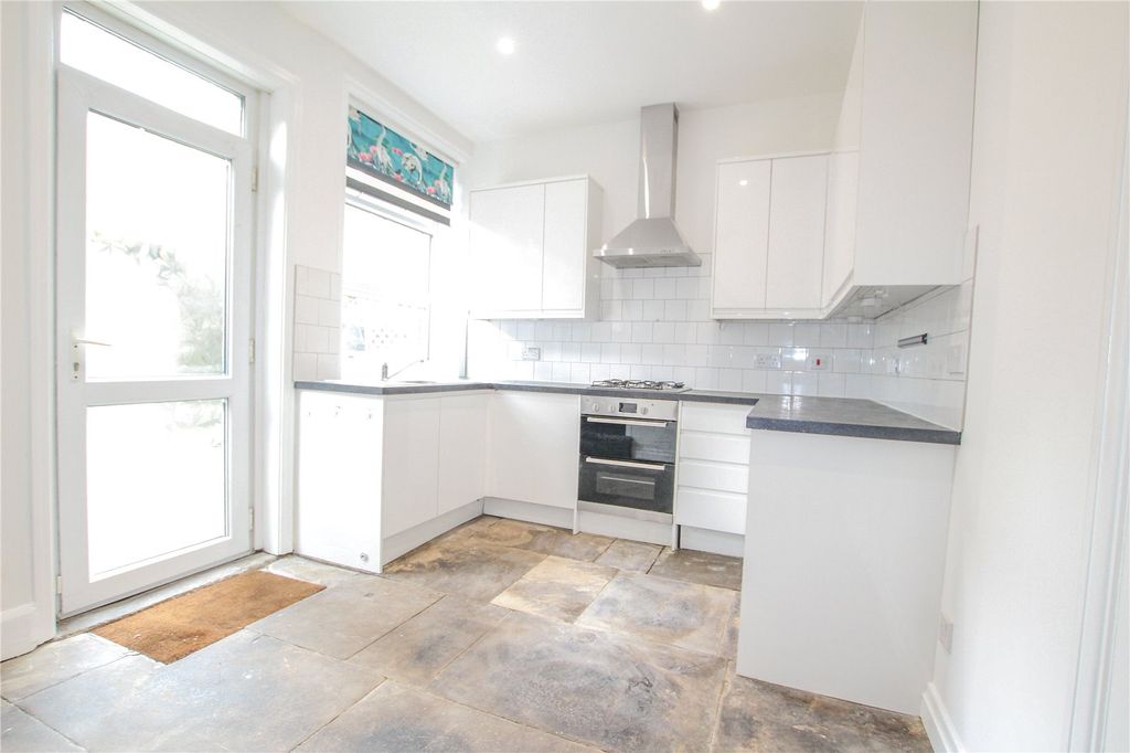 Property photo 3 of 17 Kitchen