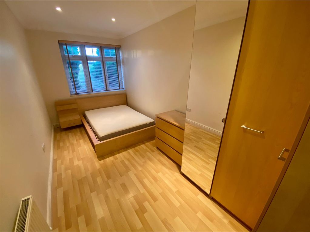 Property photo 3 of 12 Room 4