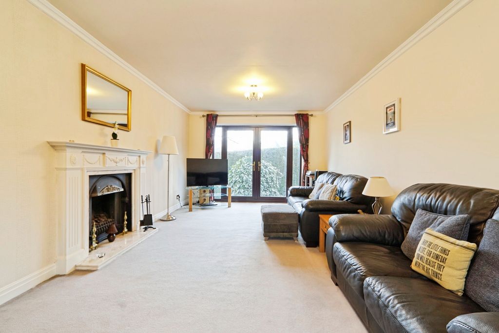 Property photo 3 of 20 Living Room