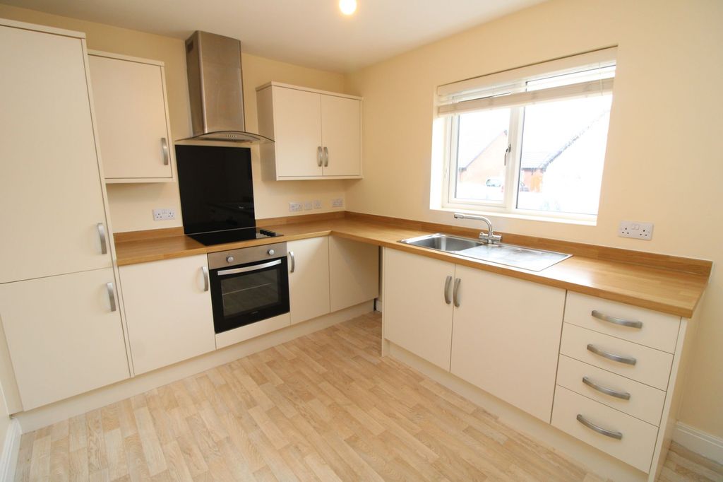 Property photo 2 of 14 Kitchen