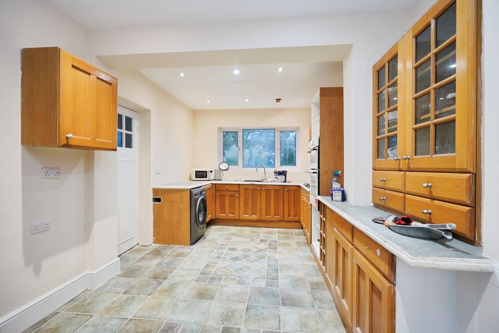 Property photo 2 of 13 Kitchen