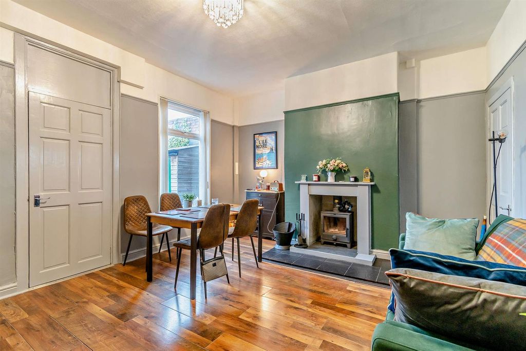 Property photo 2 of 13 8637464-Interior06-800.Jpg