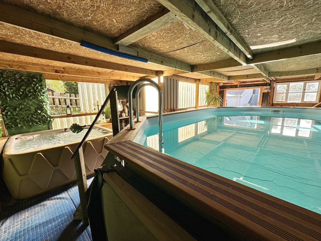 Property photo 2 of 27 Heated Pool &amp; Hot Tub