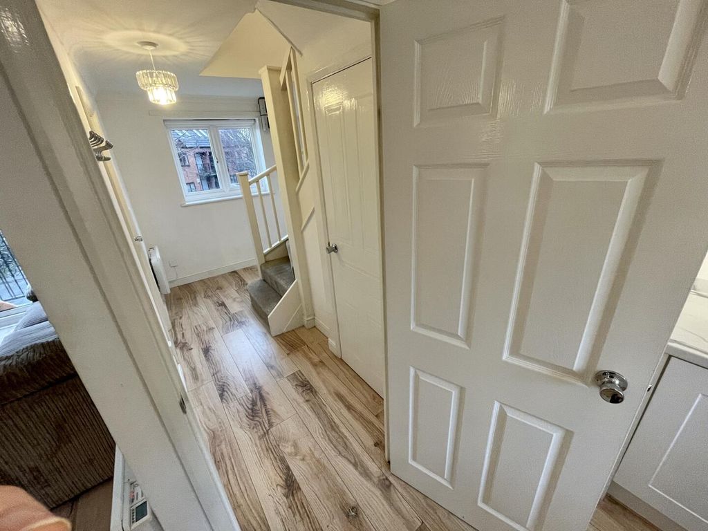 Property photo 3 of 18 Hallway