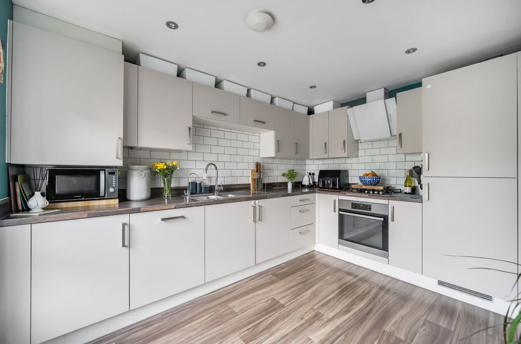 Property photo 2 of 21 1376060-7-6911d0c...