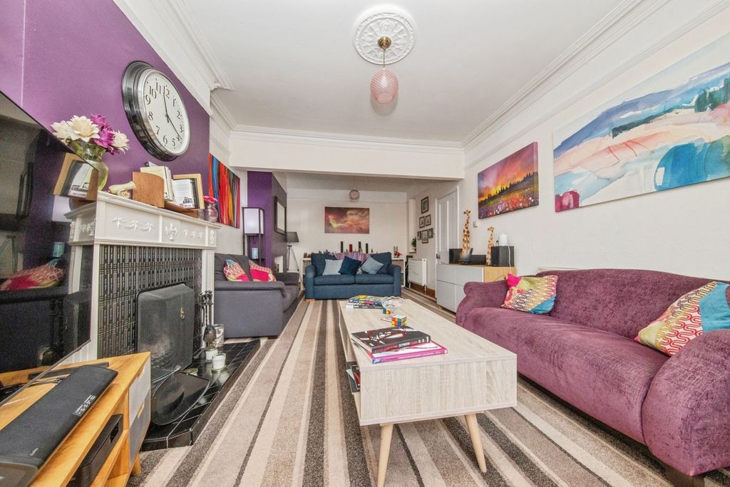 Property photo 3 of 24 Pbox-Img.Jpg