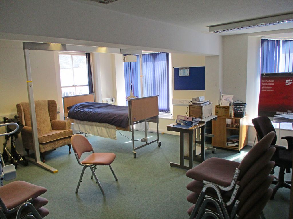 Property photo 2 of 5 95-99, Uckfield