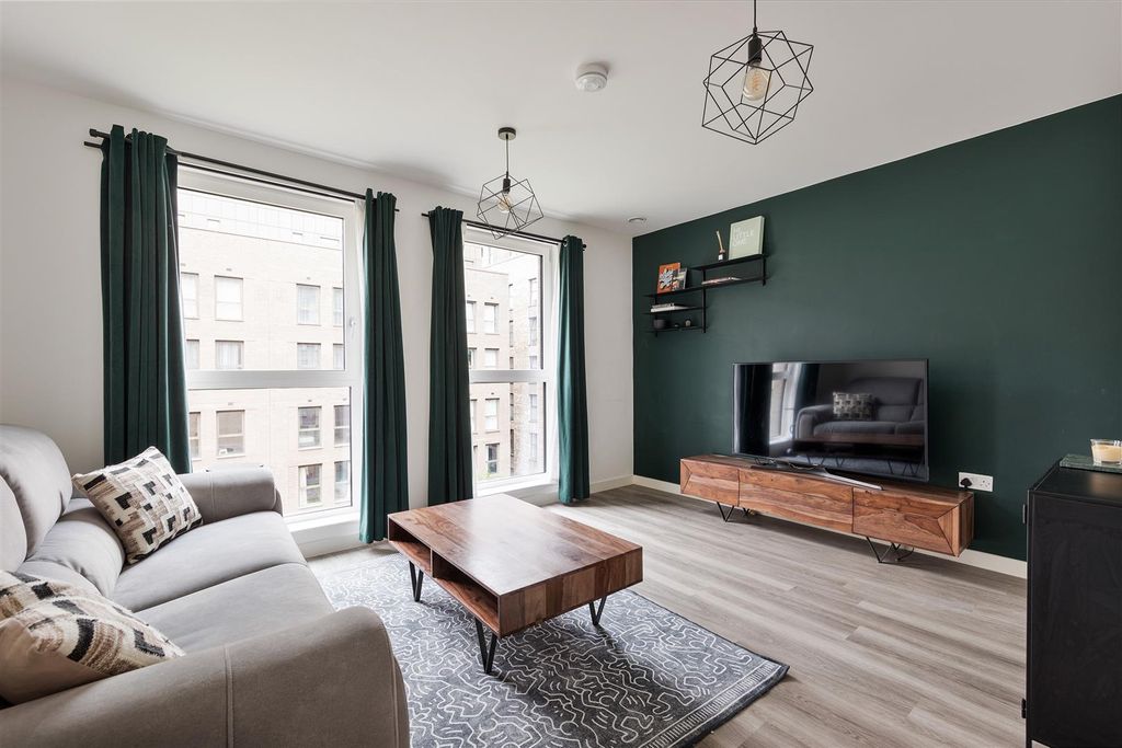 Property photo 3 of 22 Castle Street, E13
